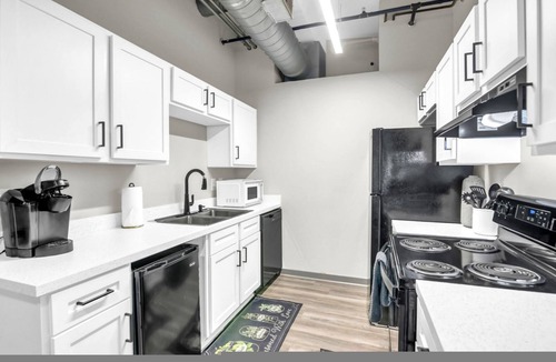 Mission Apartment | Cozy Stay Power Light Area Pool w Free Parking