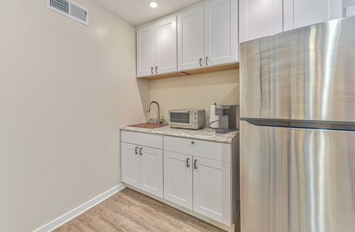 Munras Avenue Apartment | Cozy studio "Del Monte Oaks " Rental-Great for extended stays with WiFi access