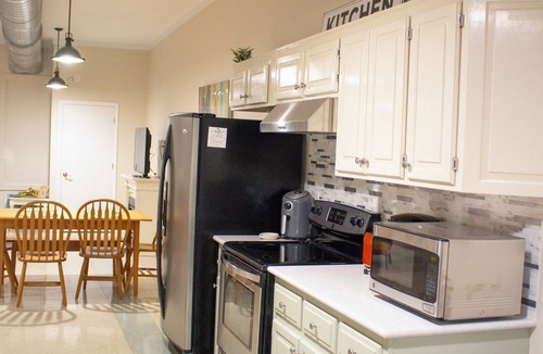 Glasgow Apartment | Cozy studio in downtown Glasgow MO, walking distance to boutiques, eating, wine