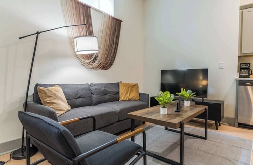 Downtown Louisville Apartment | Cozy studio located in Louisville's prime location