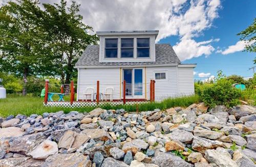 Surry House | Cozy Studio with Lofted Sleeping Space and Great Water View