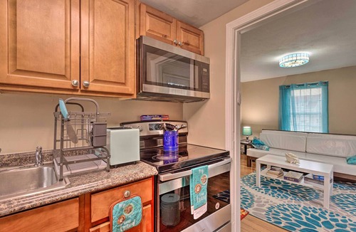 Brockton Apartment | Cozy Third-Story Apartment in Dtwn Brockton!