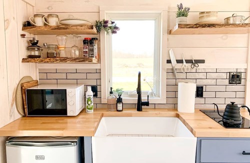 English Cabin | Cozy Tiny House on a Farm in Fredericksburg, Indiana - Perfect Romantic Glamping Destination