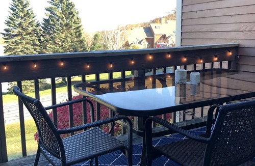 Bennington Condo | Cozy Trailside Retreat