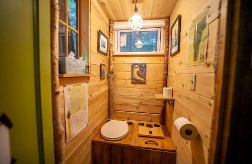 Hardwick House | Cozy Treehouse with Sauna in Hardwick, VT