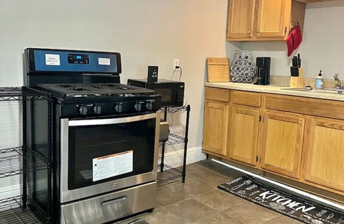 Dwight Apartment | Cozy Two Bedroom Stay In Downtown New Haven!