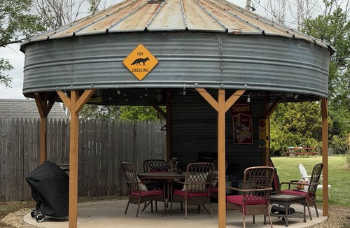 Cunningham House | Cozy up at Foxtrot Inn! Immaculate! Outdoor Grain Bin BBQ area! Dog friendly!