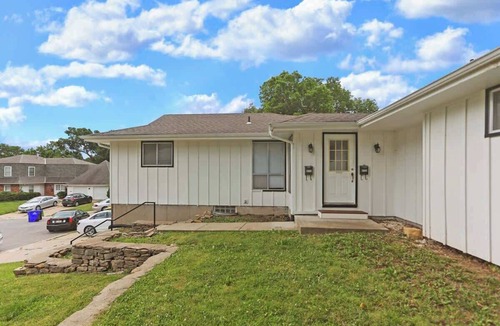 Overland Park House | Cozy Updated 3BRAdvent Health