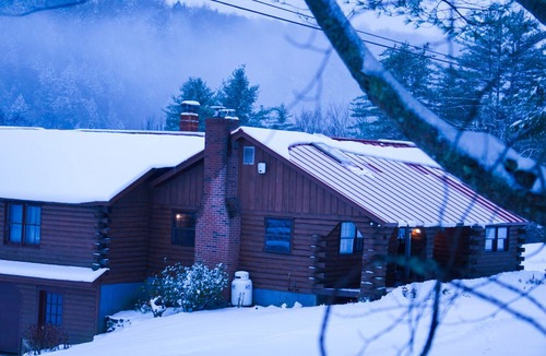 East Randolph Cabin | Cozy Vermont Log Cabin . Wilderness,Pet Friendly!