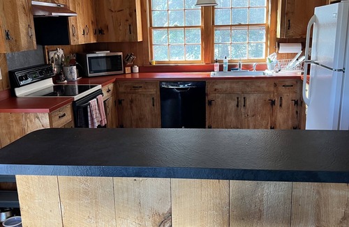 Stratton and Bromley Ski Areas House | Cozy Vermont ski house conveniently located between Stratton and Bromley Mtn.