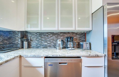 South Side Condo | Cozy Waltham Condo ~ 11 Mi to Downtown Boston!
