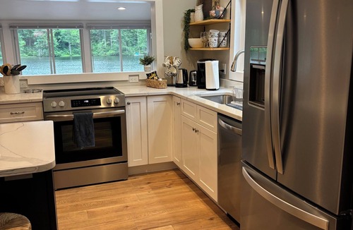 Loudon House | Cozy water front cottage in charming Concord NH area.