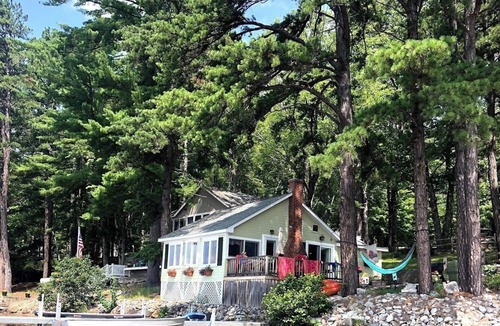Freedom Cottage | Cozy waterfront cottage right on Berry Bay part of Ossipee Lake.