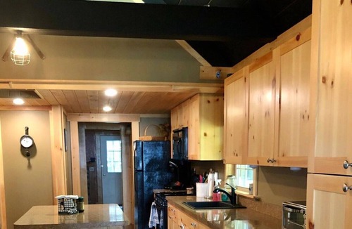 Wyman House | Cozy Winter Camp- 5 min from sugarloaf