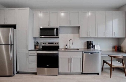 Lawrenceville Apartment | CozySuites l Spacious SDO, Lawrenceville