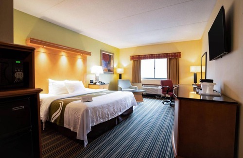 Cromwell Hotel | Cromwell Inn - Middletown