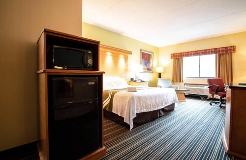 Cromwell Hotel | Cromwell Inn - Middletown