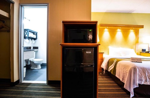 Cromwell Hotel | Cromwell Inn - Middletown