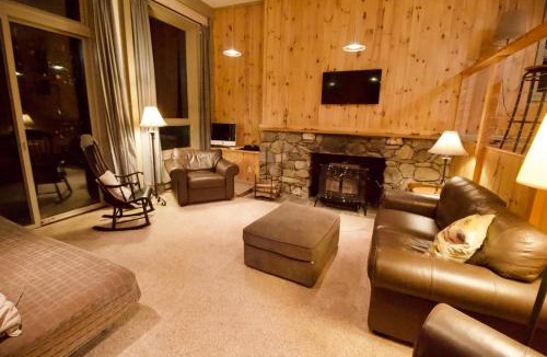 Waterbury House | Crossett Hill Lodge