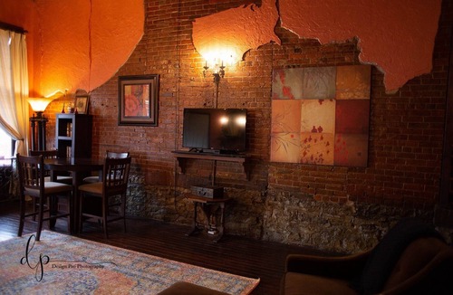 Carthage House | Crossroads Loft & Studio Apt: Steps from Rt. 66 & Beautiful Carthage Square