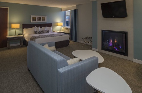 Bethel Park Hotel | Crowne Plaza Suites Pittsburgh South by IHG