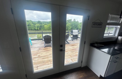 Van Buren House | CURRENT RIVER FRONT CABIN … 4 bed room on the waters edge