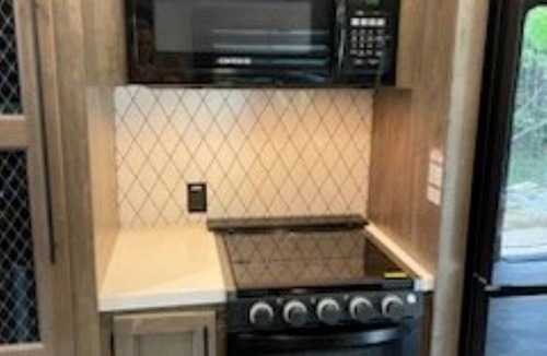 Van Buren RV Rental | Current River Luxury in a Camper