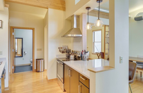 Ketchikan Apartment | Custom Harborside Loft In the Heart of Ketchikan