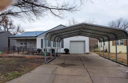 Wichita House | Cute 3BR 3BA Handicap Acc BR and BA WIFI SMART TV