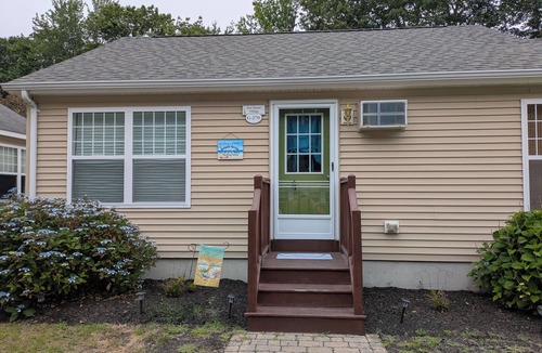 Wells Cottage | Cute and Comfy Cottage - 1 Mile to Wells Beach & 3 Miles to Ogunquit Beach!
