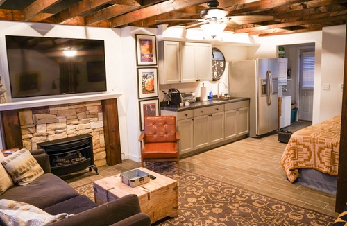 Cotter House | Cute and Cozy, pet friendly home in downtown Cotter!