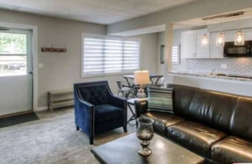 West Omaha House | Cute and cozy updated condo