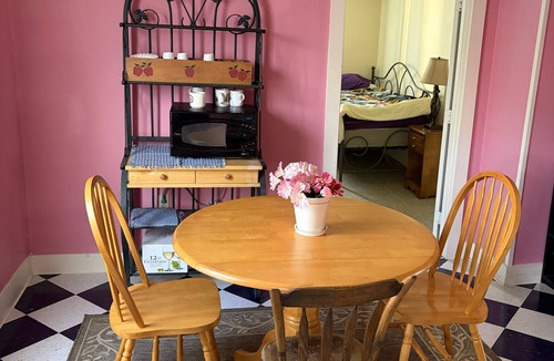 Lyndon Apartment | Cute apartment in Lyndonville, 10 mins from Burke Mountain and Kingdom Trails!