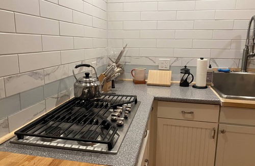 Northport Apartment | Cute Loft , Ideal Location to Bayside Camden and Belfast Day trip to Bar Harbor!