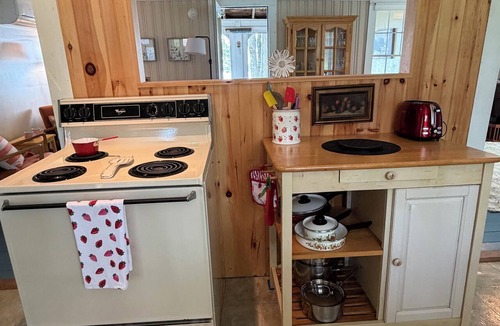 Jefferson Cabin | Damariscotta Lakefront Cottage perfect for a relaxing getaway