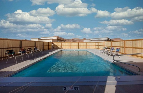 Kanab House | Dark Skies l Private Hot Tub I Pool & Pickleball Court
