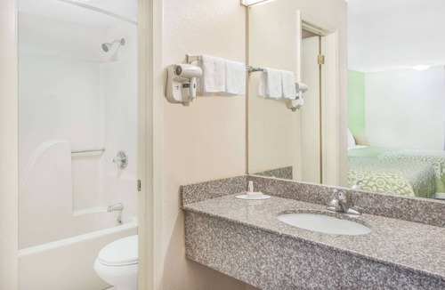 Calvert City Hotel | Days Inn by Wyndham Calvert City/Paducah East
