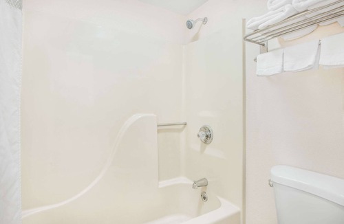 Calvert City Hotel | Days Inn by Wyndham Calvert City/Paducah East