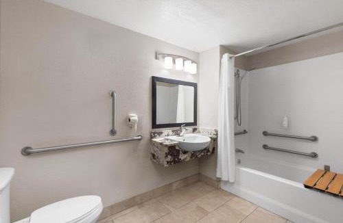 Tad Hotel | Days Inn by Wyndham Charleston WV