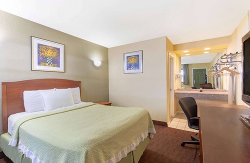 Elmsford Hotel | Days Inn by Wyndham Elmsford/White Plains