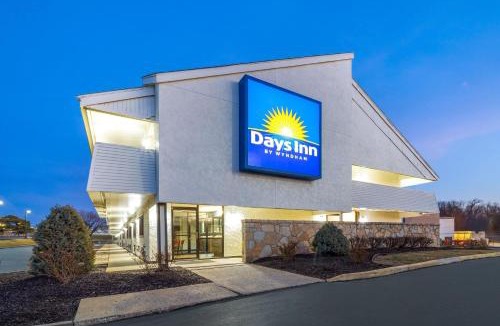 Randolph Hotel | Days Inn by Wyndham Kansas City Northeast