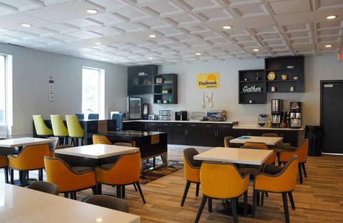 Southington Hotel | Days Inn by Wyndham Southington