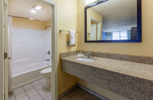 Charles Town Hotel | Days Inn by Wyndham Charles Town/Harpers Ferry