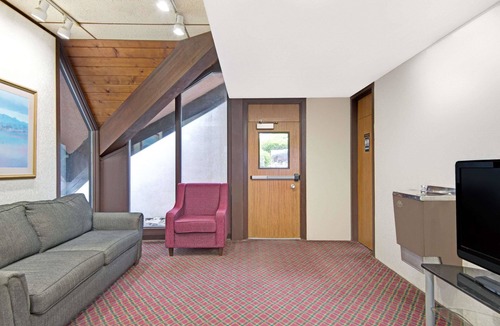 Washington Hotel | Days Inn by Wyndham Washington Pennsylvania