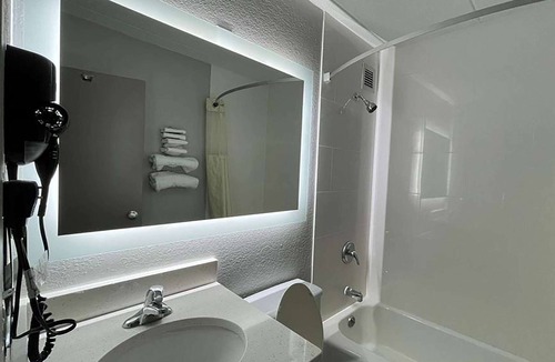 Springfield Hotel | Days Inn & Suites by Wyndham Springfield OH