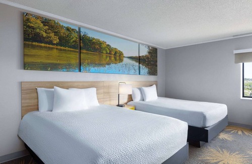 Kansas City Hotel | Days Inn & Suites by Wyndham Kansas City South