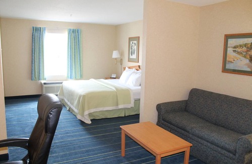 Bridgeport Hotel | Days Inn & Suites by Wyndham Bridgeport - Clarksburg