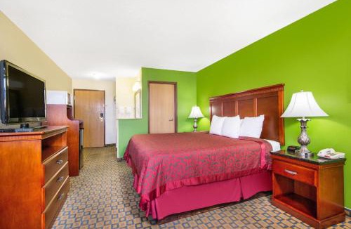 Wichita Hotel | Days Inn & Suites by Wyndham Wichita