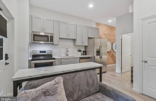 Eckington Apartment | DC Flat, 2BR 1BA Chic