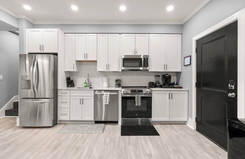 Kingman Park Hotel | DC Penthouse: Rooftop+ Views+ 3BD+ Private Parking
